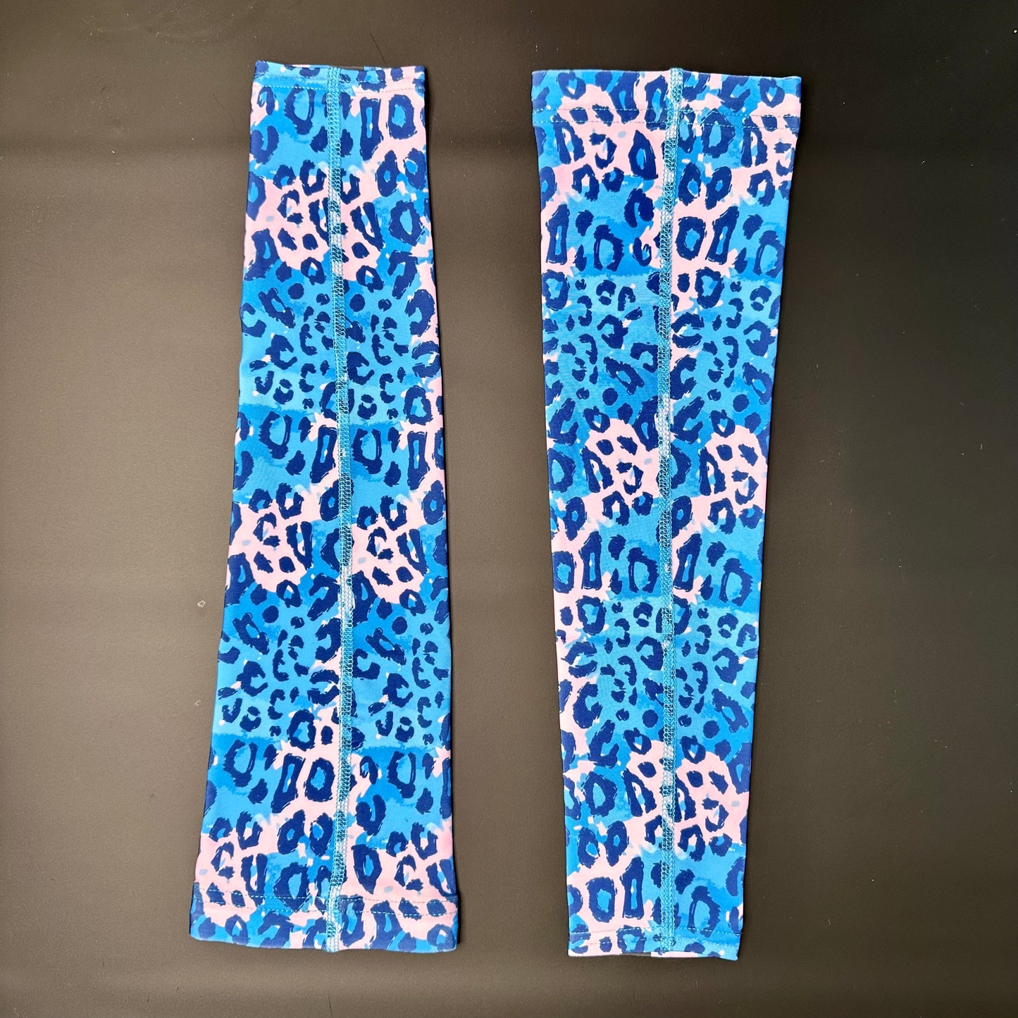 Padel Arm Sleeve "Go Wild" Blue Pink Leopard